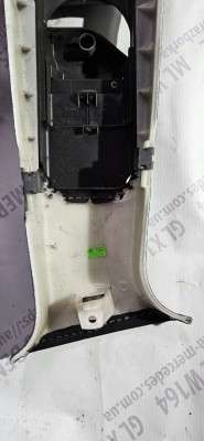Обшивка стойки салона средняя левая Mercedes ML W164 (2005-2011)