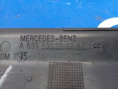 Накладка декоративна (молдинг) заднього правого крила Mercedes-Benz Vito W 639 (2010-2014) рестайл