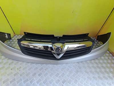 Накладка бампера переднього центральна Renault Trafic II, Opel Vivaro II, Nissan Primastar II (2001-2006) дорестайл