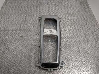 Декоративна накладка на кулісу BMW X5 E70 (2010-2013) рестайл