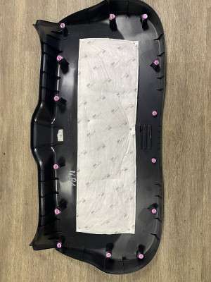 Обшивка кришки (двері) багажника Nissan Rogue 2014-2020 - 4