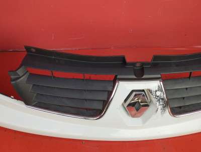Накладка бампера переднього центральна Renault Trafic II, Opel Vivaro II, Nissan Primastar II (2006-2014) рестайл