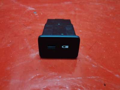 Разъем AUX / USB Mercedes-Benz Sprinter W907 (2014-2024)