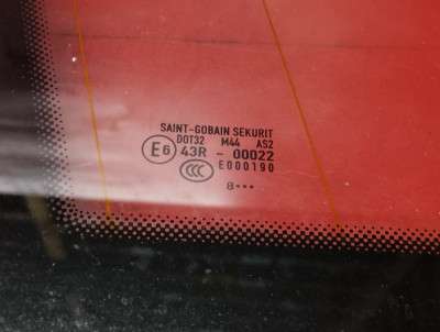 Стекло кузовное заднее левое Volkswagen Touareg (2007-2010) рестайл