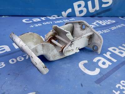 Петля двери распашной Renault Trafic II, Opel Vivaro II, Nissan Primastar II (2006-2014) рестайл