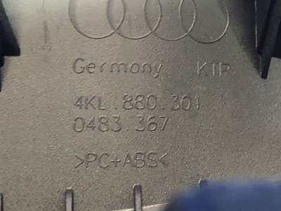 Бардачок под рулем Audi E-TRON