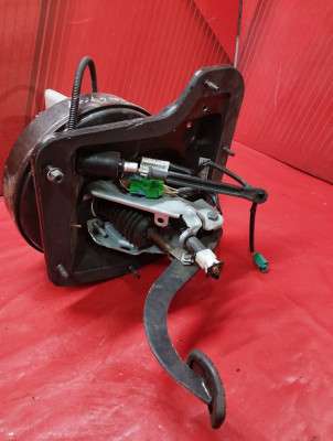 Педальный узел Renault Trafic II, Opel Vivaro II, Nissan Primastar II (2006-2014) рестайл