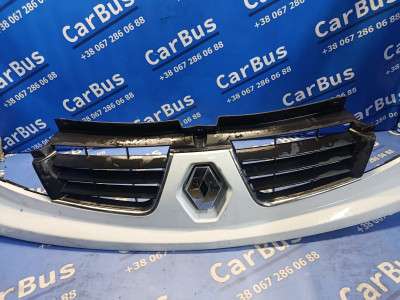 Накладка бампера переднього центральна Renault Trafic II, Opel Vivaro II, Nissan Primastar II (2006-2014) рестайл