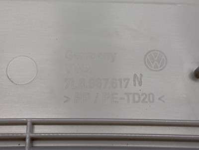 Обшивка кришки (двері) багажника Volkswagen Touareg (2007-2010) рестайл