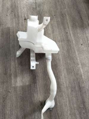 Бачок омывателя (омыватель стекол, фар) Nissan Leaf II 2018-2024