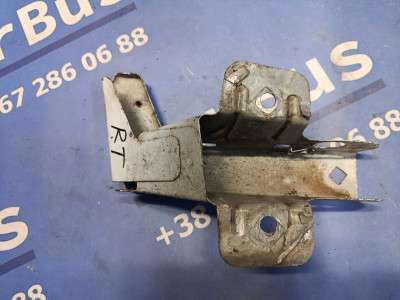Кронштейн (кріплення) крила правий Renault Trafic II, Opel Vivaro II, Nissan Primastar II (2006-2014) рестайл