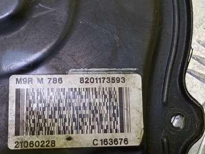 Кришка двигуна передня Renault Trafic II, Opel Vivaro II, Nissan Primastar II (2006-2014) рестайл