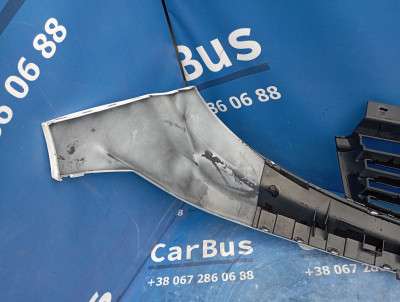 Накладка бампера переднього центральна Renault Trafic II, Opel Vivaro II, Nissan Primastar II (2006-2014) рестайл