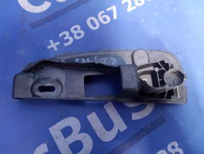 Кронштейн (держатель) ручки двери Renault Trafic II, Opel Vivaro II, Nissan Primastar II (2006-2014) рестайл