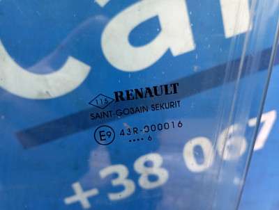 Стекло боковой двери передней левой Renault Kadjar (2015 - 2022)