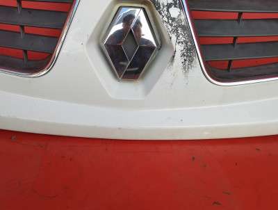 Накладка бампера переднього центральна Renault Trafic II, Opel Vivaro II, Nissan Primastar II (2006-2014) рестайл
