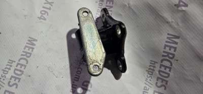 Петля двери правая (низ/верх, зад/перед) Mercedes ML W164 (2005-2011)