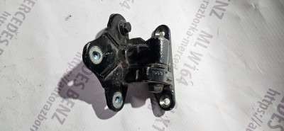 Петля двери правая (низ/верх, зад/перед) Mercedes ML W164 (2005-2011)