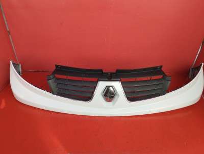 Накладка бампера переднього центральна Renault Trafic II, Opel Vivaro II, Nissan Primastar II (2006-2014) рестайл
