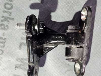 Петля двери правая (низ/верх, зад/перед) Mercedes ML W164 (2005-2011)