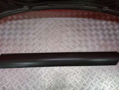 Накладка декоративная (молдинг) передней правой двери Volkswagen Touareg (2007-2010) рестайл