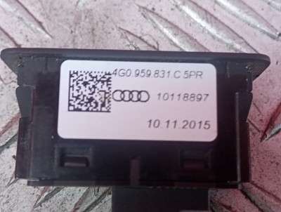 Кнопка відкриття багажника Audi Q7 4M(2015-2020)