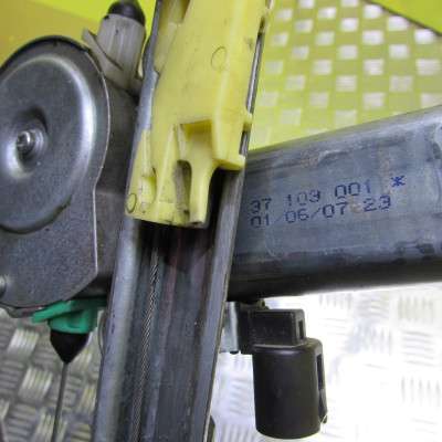 Стеклоподъемник электрический двери передней левой Renault Trafic II, Opel Vivaro II, Nissan Primastar II (2006-2014) рестайл