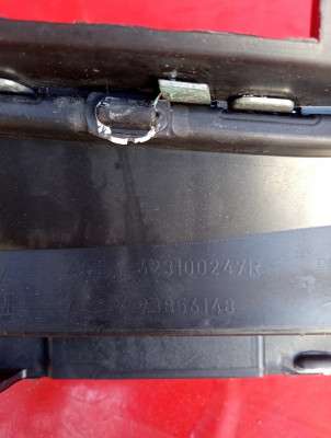 Накладка бампера переднього центральна Renault Trafic II, Opel Vivaro II, Nissan Primastar II (2006-2014) рестайл