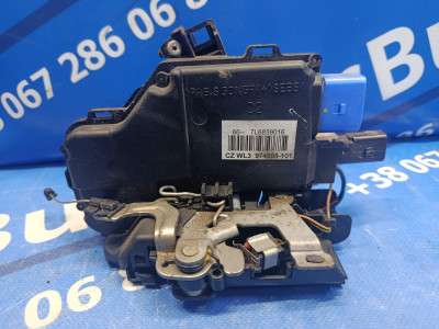 Замок кришки (двері) багажника Volkswagen Touareg (2003-2006) дорестайл