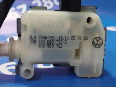 Замок лючка бензобака Volkswagen Touareg (2003-2006) дорестайл