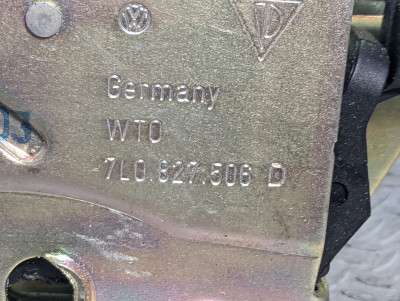Замок кришки (двері) багажника Volkswagen Touareg (2003-2006) дорестайл