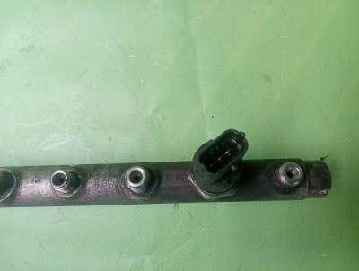 Рампа топливная Renault Trafic II, Opel Vivaro II, Nissan Primastar II (2001-2006) дорестайл