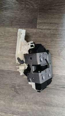 Замок дверей задньої лівої Mercedes ML W166 (з 2011)
