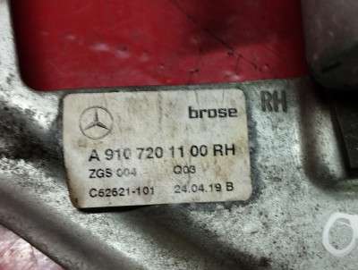 Стеклоподъемник электрический двери передней правой Mercedes-Benz Sprinter W907 (2014-2024)