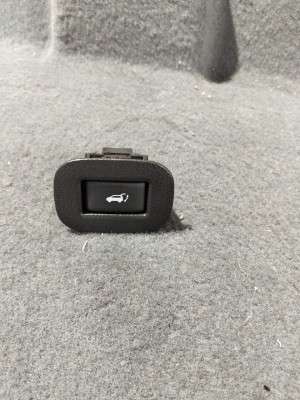 Кнопка закриття кришки багажника Nissan Rogue 2014-2020