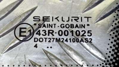 Скло кузовне заднє праве Volkswagen Touareg (2003-2006) дорестайл