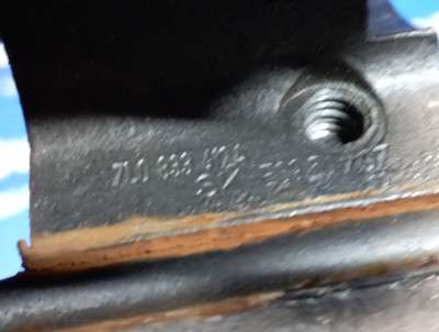 Петля двери задней правой Volkswagen Touareg (2007-2010) рестайл