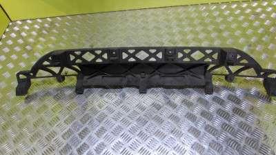 Кронштейн (кріплення) заднього бампера центральний Audi Q7 (2006-2009)
