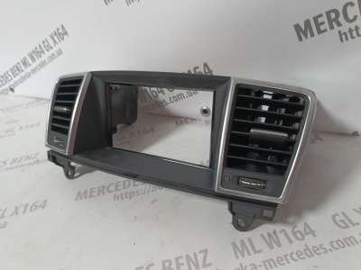 Дефлектор обдування салону центральний Mercedes ML W166 (з 2011)