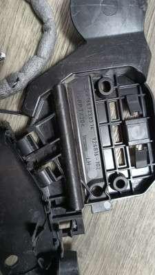 Держатель замка дверей Mercedes ML W166 (з 2011) - 2