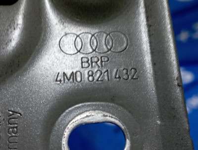 Кронштейн (кріплення) крила правий Audi Q7 4M(2015-2020)