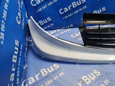 Накладка бампера переднього центральна Renault Trafic II, Opel Vivaro II, Nissan Primastar II (2006-2014) рестайл