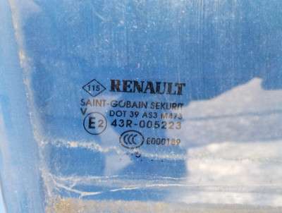 Скло бокових дверей задніх правих Renault Zoe (2012-2019)
