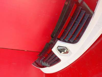 Накладка бампера переднього центральна Renault Trafic II, Opel Vivaro II, Nissan Primastar II (2006-2014) рестайл