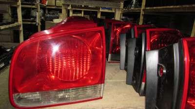 Фонарь крышки багажника правый Volkswagen Touareg (2003-2006) дорестайл