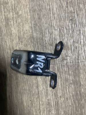 Петля двері передньої правої (верхня) Nissan Rogue 2014-2020
