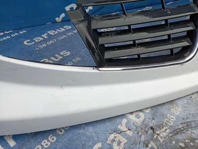 Накладка бампера переднього центральна Renault Trafic II, Opel Vivaro II, Nissan Primastar II (2006-2014) рестайл
