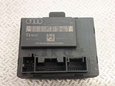 Блок керування дверима Audi Q7 (2006-2009)