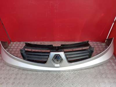Накладка бампера переднього центральна Renault Trafic II, Opel Vivaro II, Nissan Primastar II (2006-2014) рестайл