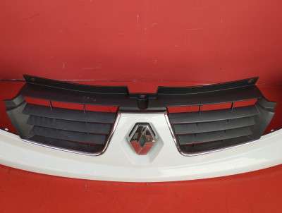 Накладка бампера переднього центральна Renault Trafic II, Opel Vivaro II, Nissan Primastar II (2006-2014) рестайл